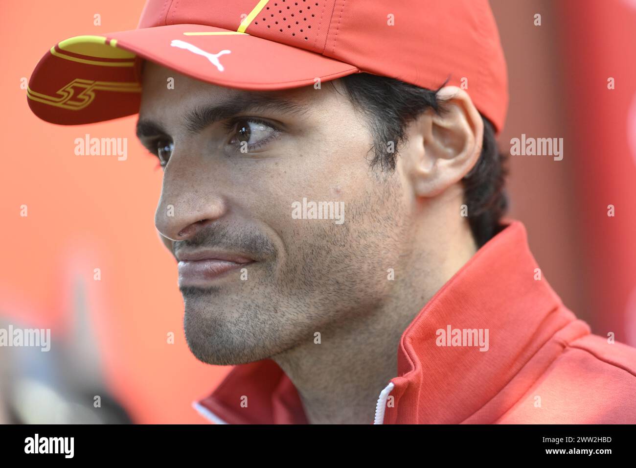 MELBOURNE, AUSTRALIA, 21 marzo 2024. Nella foto: 55 Carlos Sainz Jr. (ESP) Scuderia Ferrari nel paddock al 3° round del Rolex Australian Grand Prix 2024 della FIA Formula 1 dal 22 al 24 marzo presso l'Albert Park Street Circuit di Melbourne, Australia. Crediti: Karl Phillipson/Alamy Live News Foto Stock