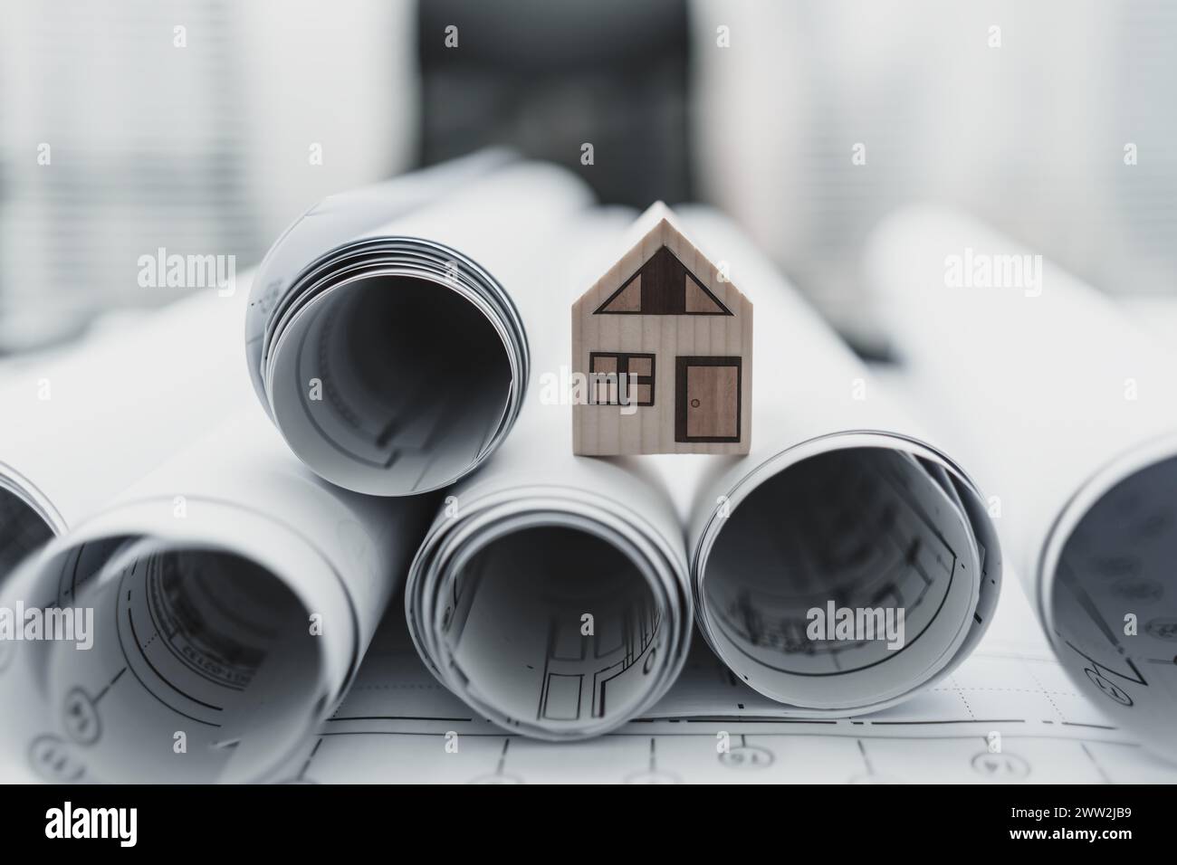 Mini modella su piano di progetto. Progettazione e progettazione di House Architect. Foto Stock
