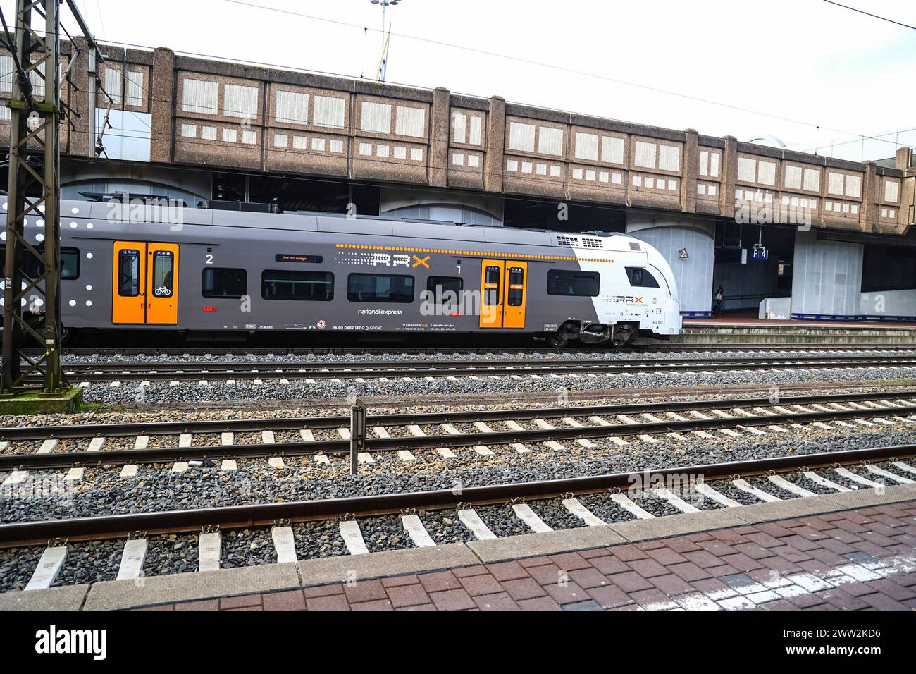 Rhein Ruhr Express - RRX im Bahnhof Kassel Wilhelmshöhe *** Rhein Ruhr Express RRX alla stazione di Kassel Wilhelmshöhe Copyright: XLobeca/RHx Foto Stock