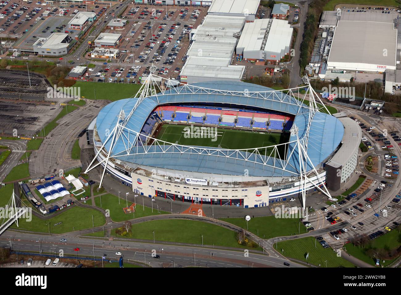 Vista aerea dello stadio Toughsheet Community o del Bolton Stadium, sede dei Bolton Wanderers Foto Stock
