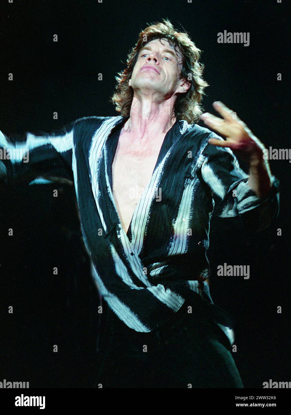 Mick Jagger dei Rolling Stones alla Brixton Academy, Londra, Regno Unito, luglio 1995 Foto Stock