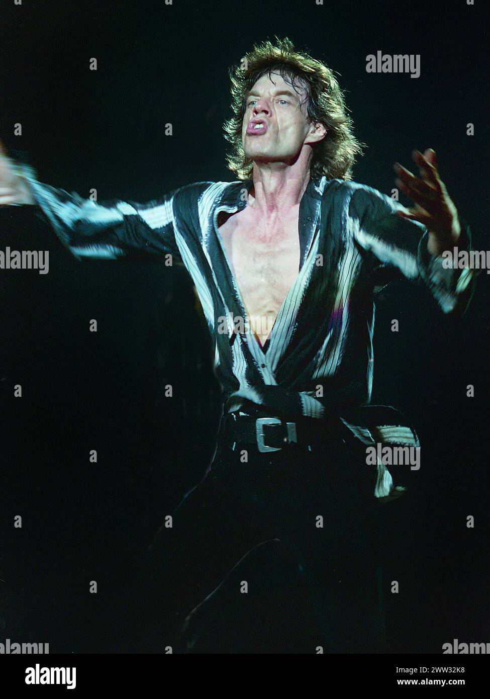 Mick Jagger dei Rolling Stones alla Brixton Academy, Londra, Regno Unito, luglio 1995 Foto Stock