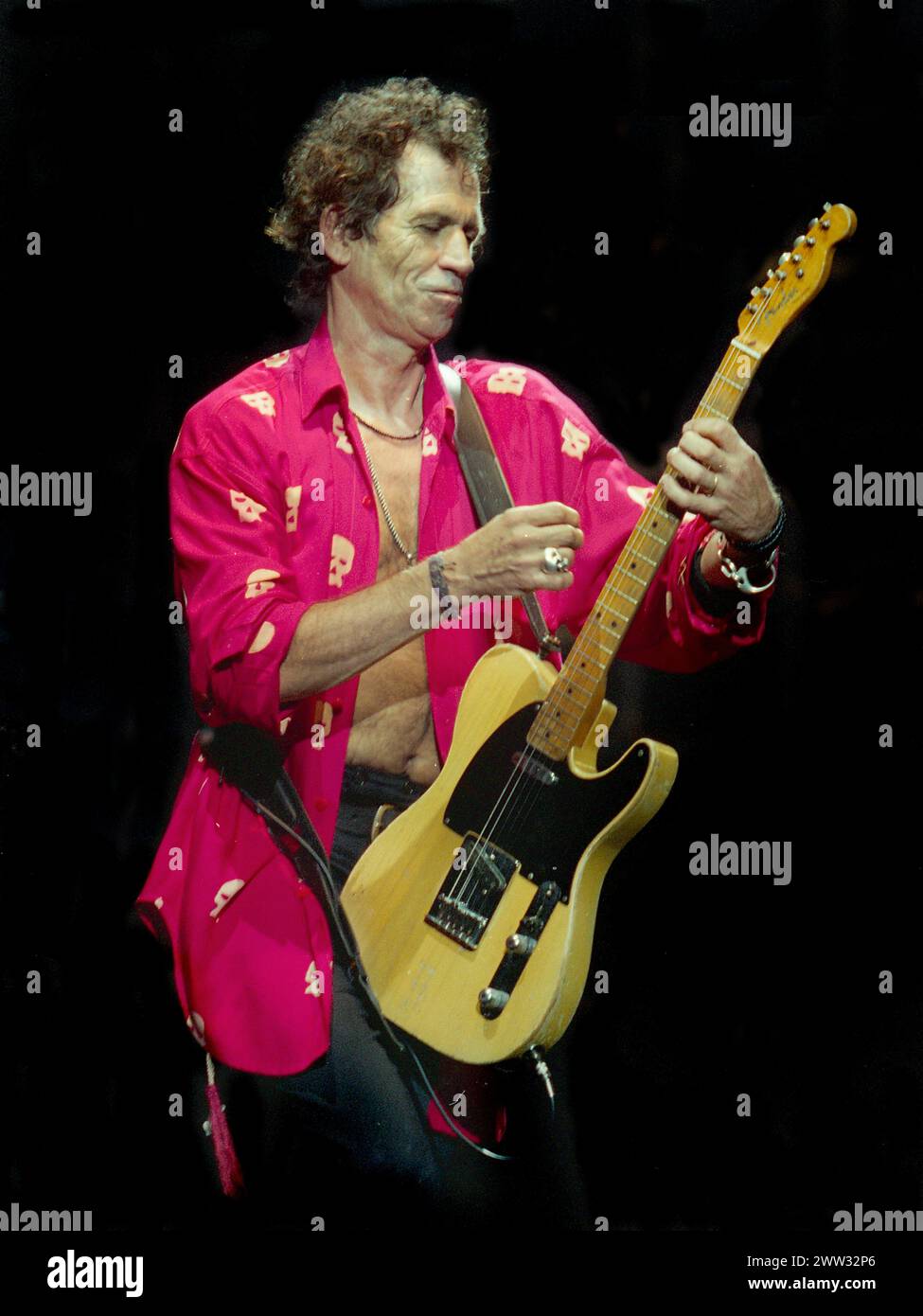 Keith Richards dei Rolling Stones alla Brixton Academy, Londra, Regno Unito, luglio 1995 Foto Stock