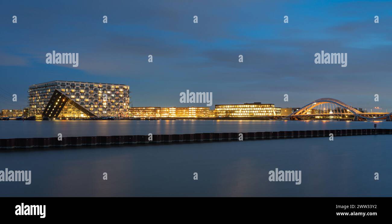 Panorama dell'isola artificiale Steigereiland nel quartiere IJburg ad Amsterdam-Oost, Paesi Bassi Foto Stock