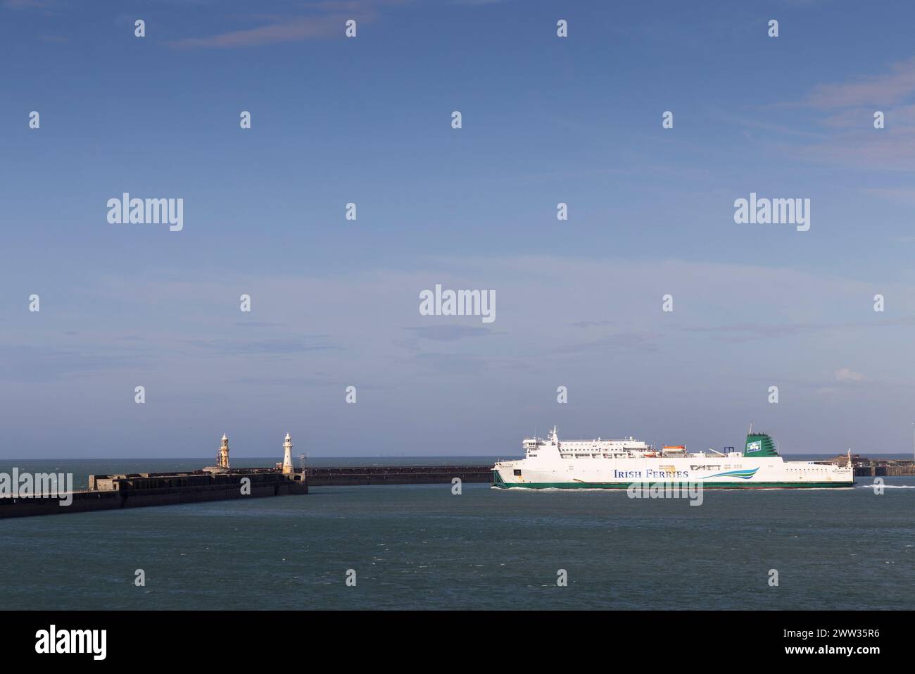 Irish Ferries in partenza dal porto di dover, Inghilterra, Regno Unito Foto Stock