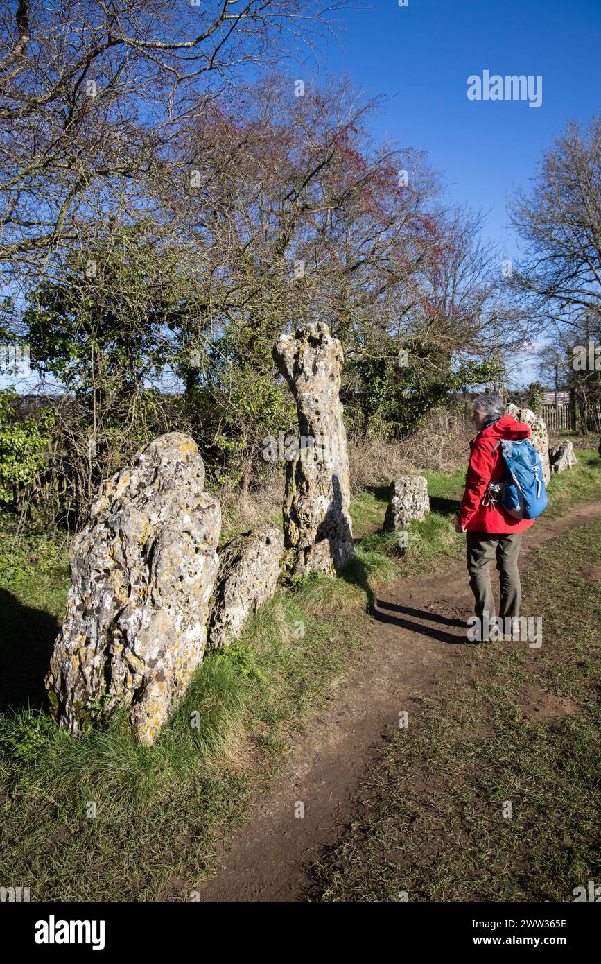 Rollright Stones cerchio di pietre preistoriche al confine tra Oxfordshire e Warwickshire, Inghilterra, Regno Unito Foto Stock