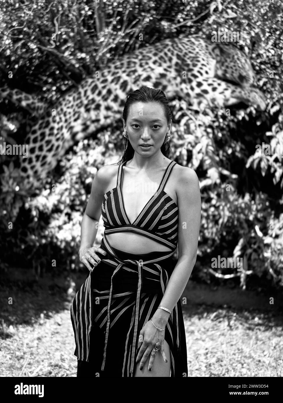 Locarno / Svizzera, 6 agosto 2022. L'attrice Asmara Abigail posa di fronte a Leopard. Crediti: Walter Gilgen Foto Stock