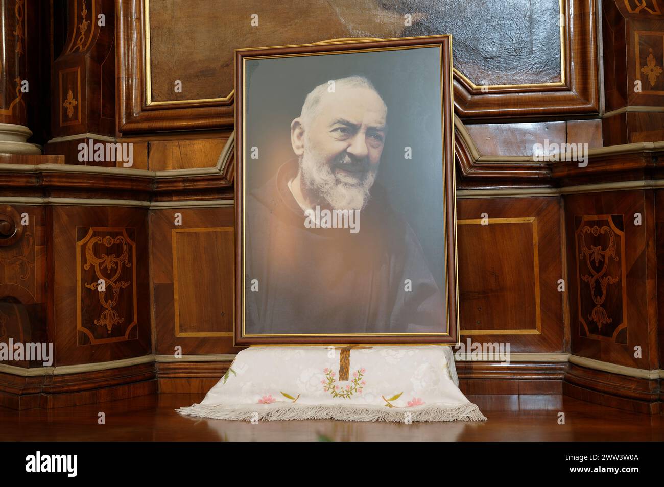 Vienna, Austria. Chiesa di Santa Maria degli Angeli (Chiesa dei Cappuccini). Padre Pio, Pio di Pietrelcina ritratto Foto Stock