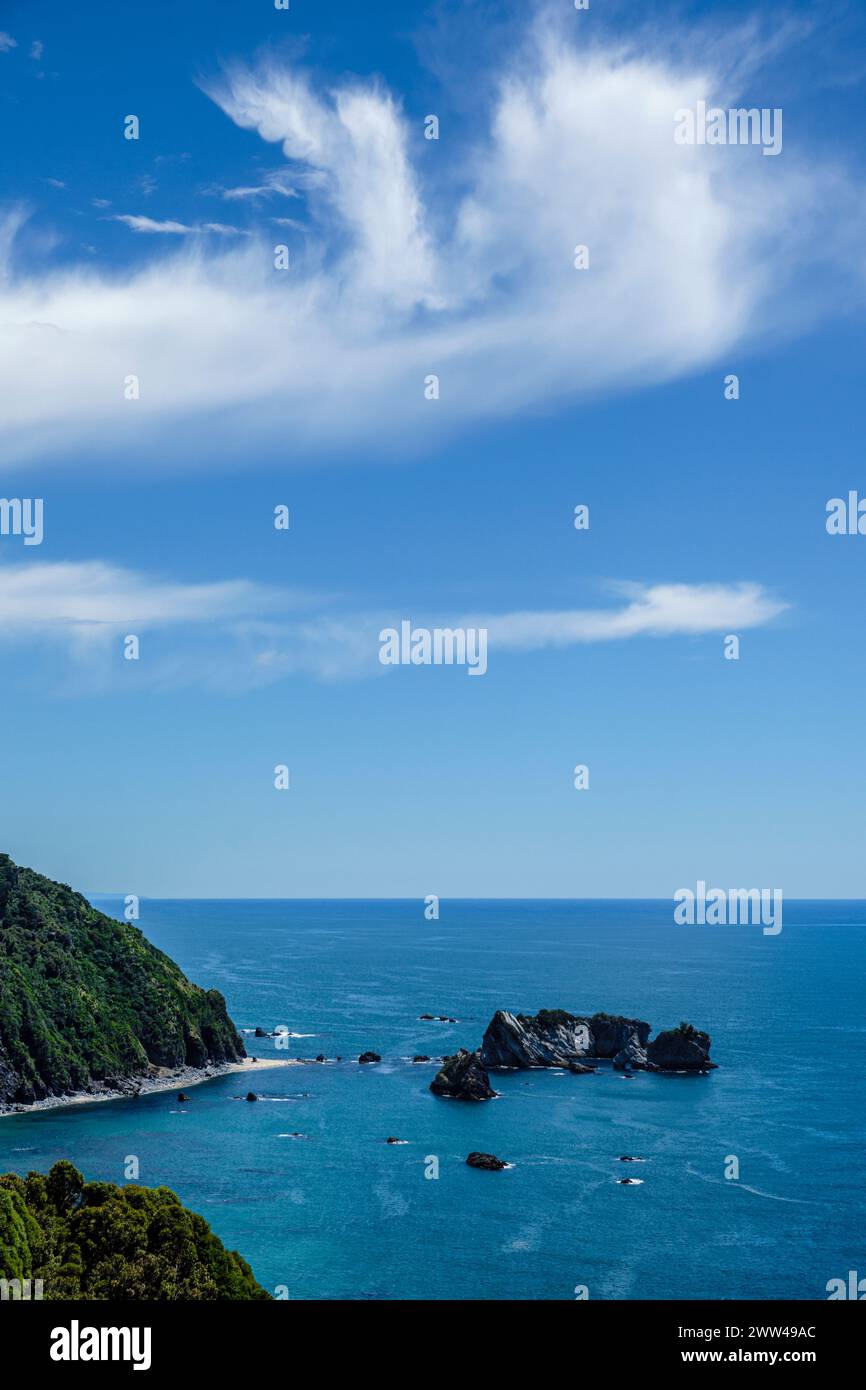 Vista dal Knights Point Lookout ad Arnott Point, West Coast, South Island, Nuova Zelanda Foto Stock