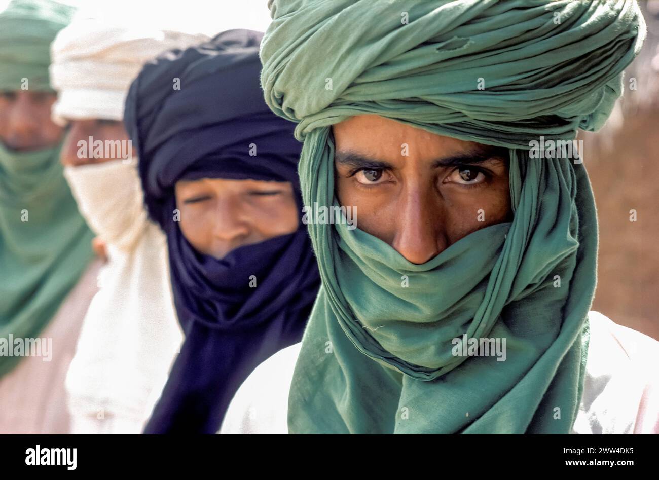 Niger, regione del sahel, ritratto di uomini Touareg da qualche parte nel sud dell'area desertica. Foto Stock