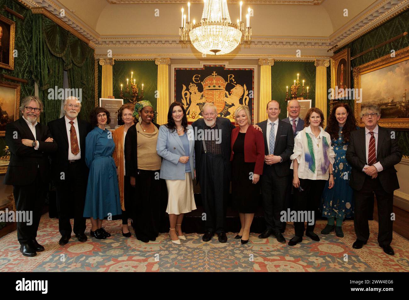 (Da sinistra) cantautore Anthony Toner, attore Ian McElhinney, poeta Sinead Morrissey, poeta giamaicano Raquel McKee, vice primo ministro Emma Little-Pengelly, poeta Michael Longley, primo ministro Michelle o'Neill, ministro delle comunità Gordon Lyons, sconosciuto, attore Frances Tomelty, poeta Alice McCullough, e il poeta Paul Muldoon al Castello di Hillsborough a Belfast, durante un evento nella Queen's Reading Room per celebrare la giornata Mondiale della poesia durante la visita ufficiale di due giorni della Regina Camilla in Irlanda del Nord. Data foto: Giovedì 21 marzo 2024. Foto Stock