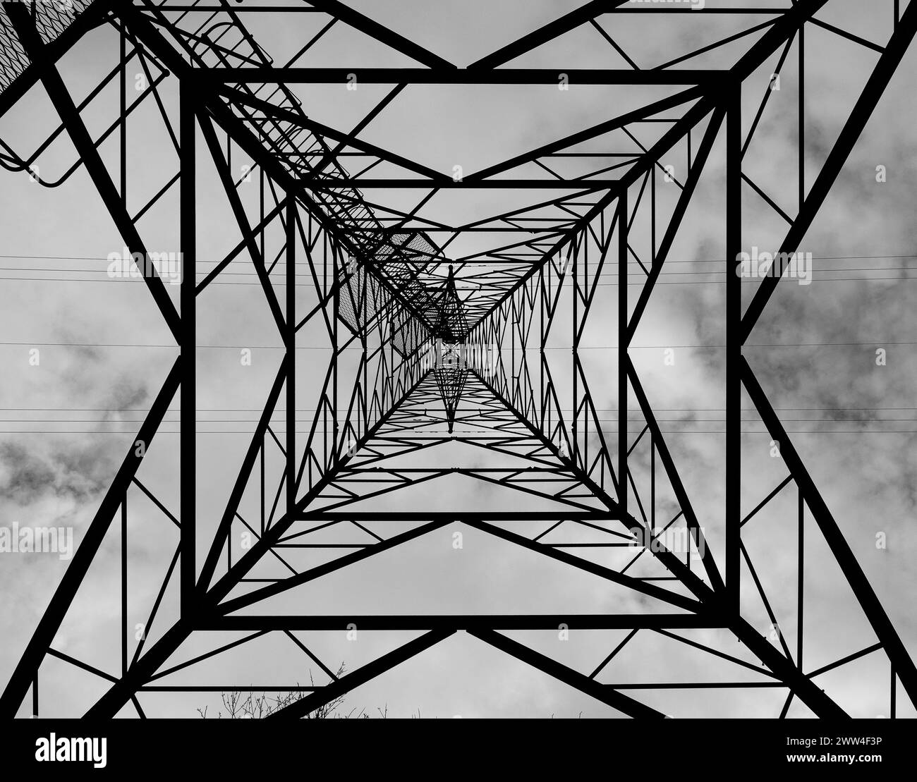 Un pilone elettrico fotografato dal Gloucester al canale Sharpness nel Gloucestershire Foto Stock