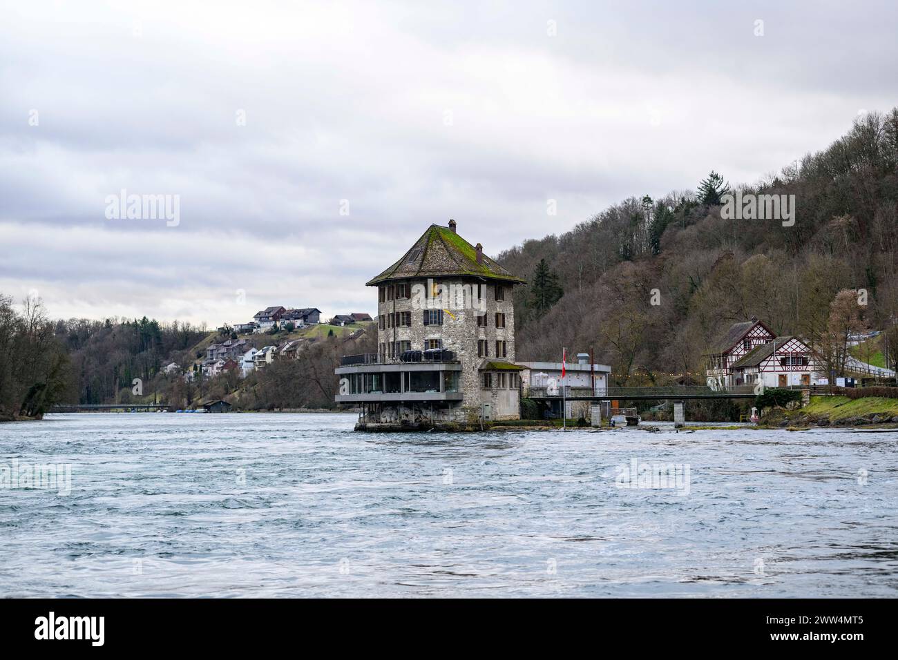 Blick auf des Schloessli Woerth am Rheinfall, gastronomia, Lokal, Ausflugslokal, Gaststaette, ristorante, Rheinfall, Neuhausen Schweiz, 24.01.2024, Foto Stock