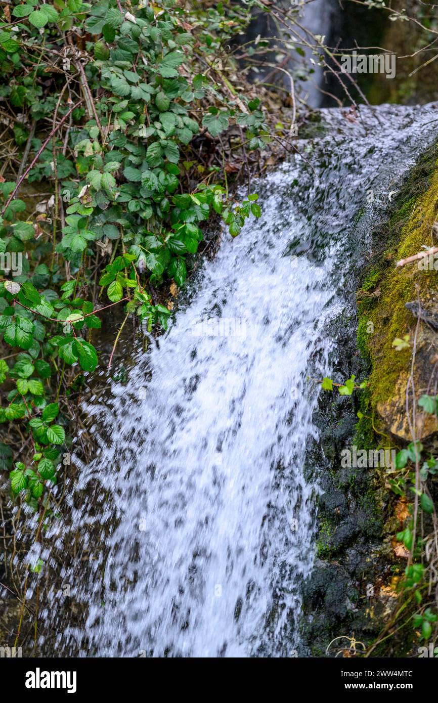 Kleiner Wasserfall am Rheinfall, Rhein, Rheinfall, Neuhausen Schweiz, 24.01.2024, foto: HMB Media/Uwe Koch Foto Stock