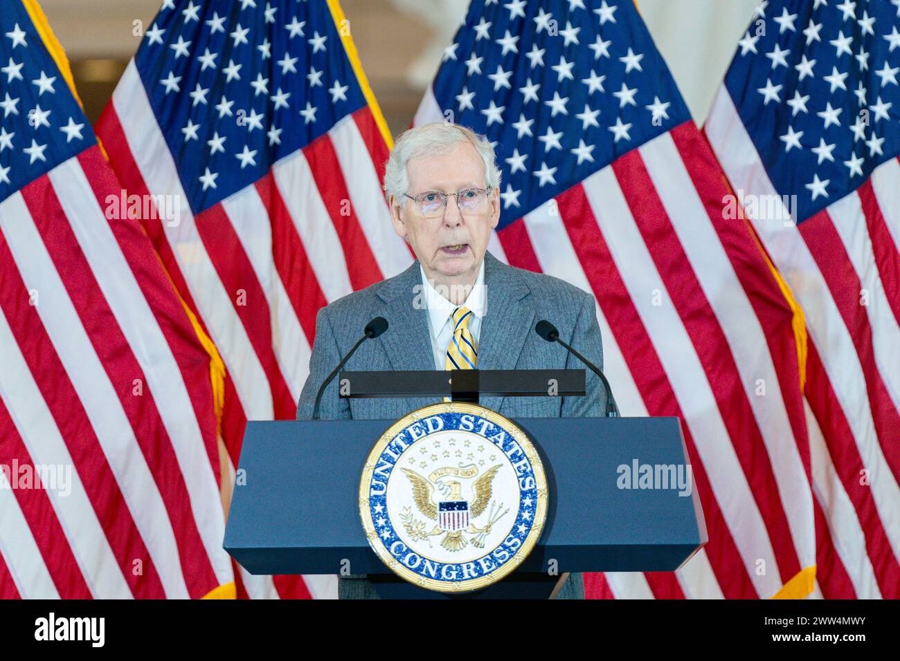 Washington, Stati Uniti. 21 marzo 2024. Il leader della minoranza del Senato Mitch McConnell, R-KY, parla durante una cerimonia di presentazione della Medaglia d'Oro del Congresso nella sala di emancipazione presso il Capitol Visitor Center di Washington, DC giovedì 21 marzo 2024. La cerimonia onorò il 23rd Headquarters Special Troops e la 3133rd Signal Services Company, conosciuta collettivamente come Ghost Army, che utilizzò carri armati gonfiabili, effetti sonori e altre attrezzature finte per attirare l'esercito tedesco lontano dalle truppe alleate nella seconda guerra mondiale Foto di Bonnie Cash/UPI credito: UPI/Alamy Live News Foto Stock