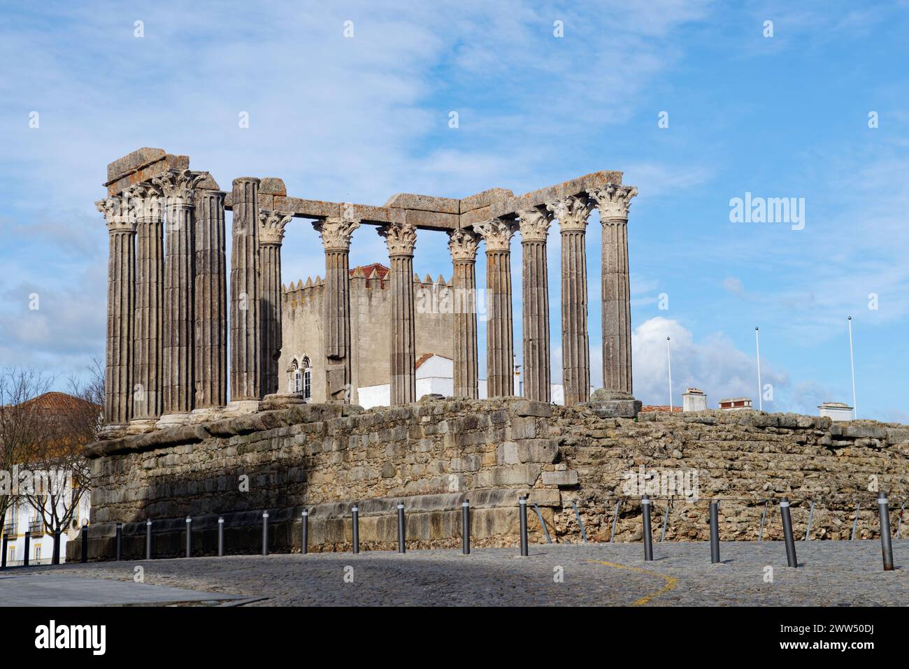 Il Tempio Romano di Evora, il Tempio di Diana e' il monumento piu' conosciuto della citta'. Viaggio in Portogallo Foto Stock