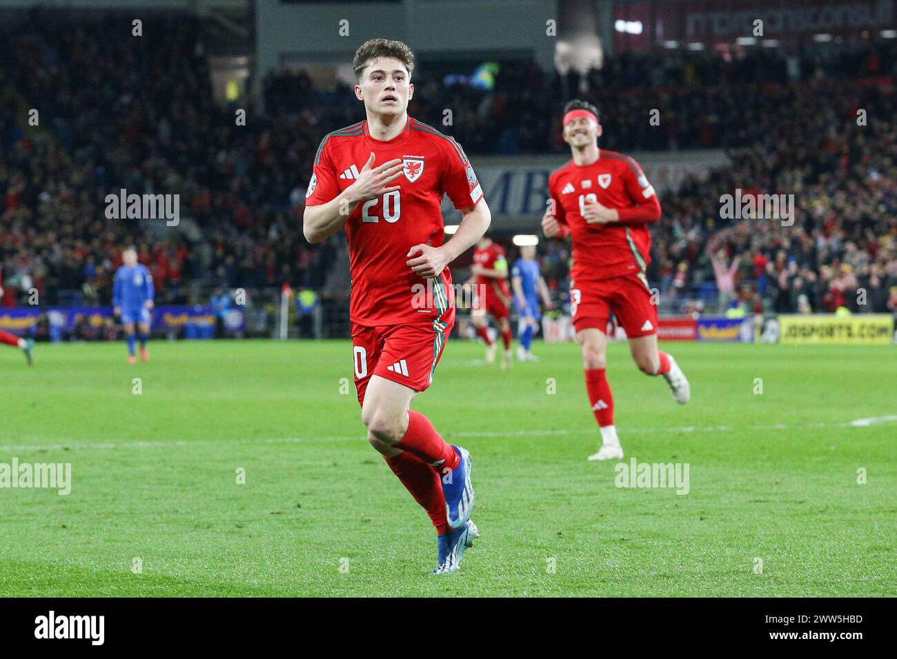 Daniel James segna un GOL di 4-1 e festeggia durante la 2024 semifinale di qualificazione al Cardiff City Stadium, Cardiff, Galles, Regno Unito, il 21 marzo 2024 Foto Stock