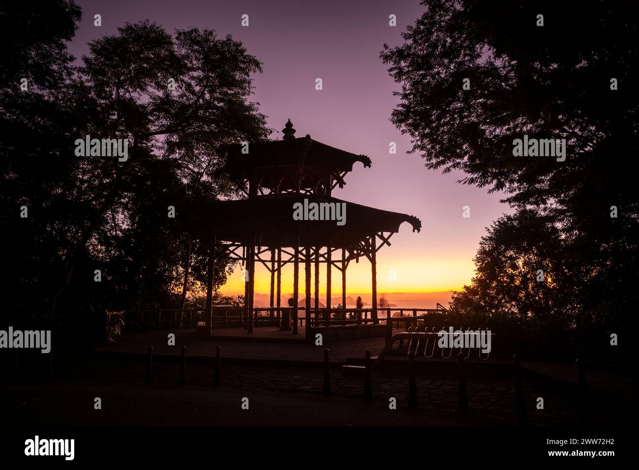 Splendida vista sulla sagoma del gazebo Vista Chinesa all'alba Foto Stock