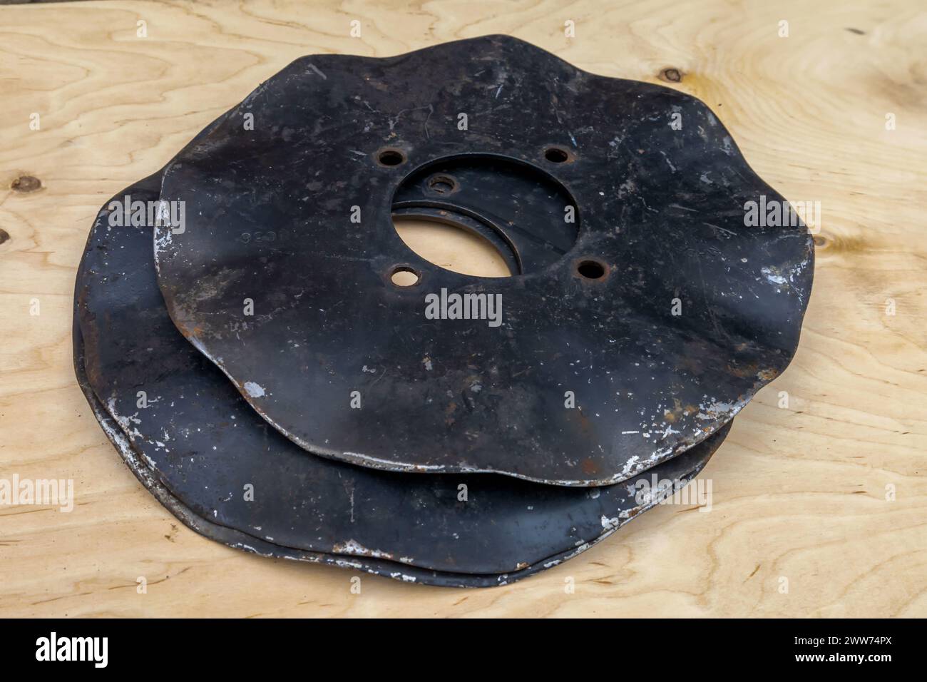 Dischi e cuscinetti per un coltivatore di trattori Foto Stock