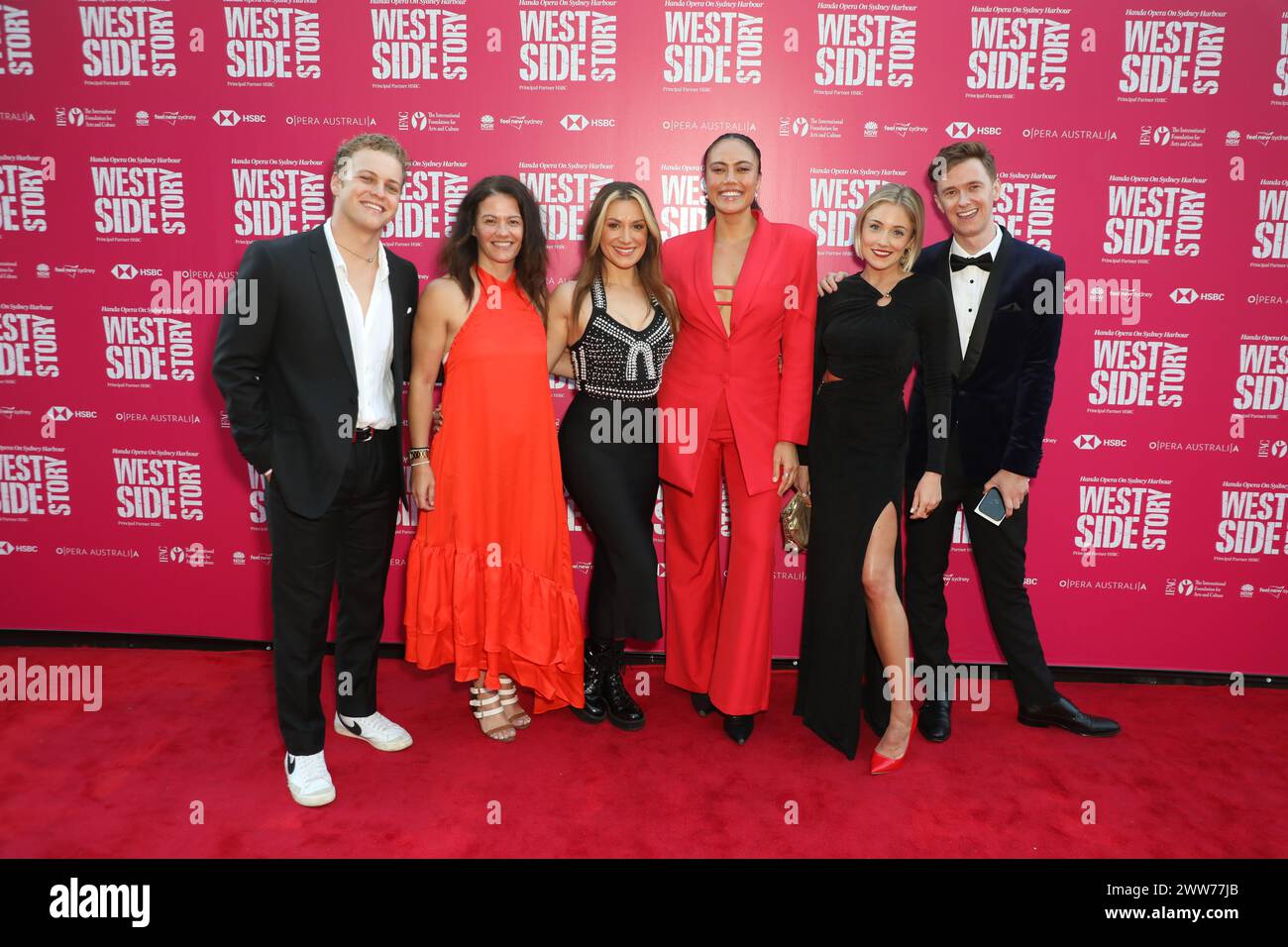 Sydney, Australia. 22 marzo 2024. West Side Story sul tappeto rosso del porto di Sydney, serata di apertura presso First Fleet Steps, Mrs Macquaries Point, Sydney. Nella foto, L-R: Lachie Dearing, Kylie Tauroa, Stephanie Panozzo, Angelina Thomson, Jessica Redmayne e Jason Antill. Crediti: Richard Milnes/Alamy Live News Foto Stock