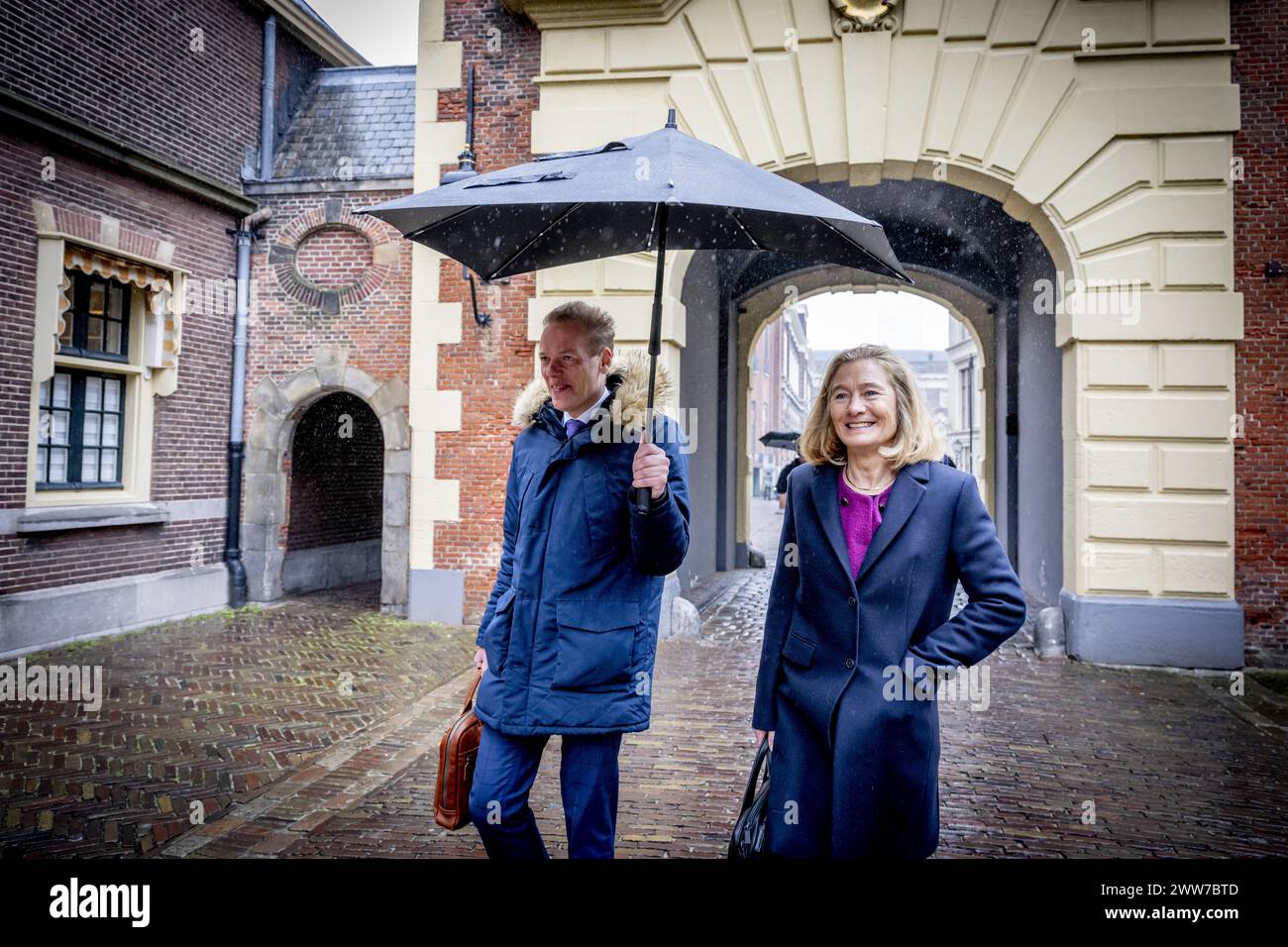 L'AIA - 22/03/2024, L'AIA - il Ministro uscente Micky Adriaansens (affari economici) arriva al Binnenhof. I ministri partecipano alla riunione settimanale del gabinetto. ANP ROBIN UTRECHT netherlands Out - belgio Out Foto Stock