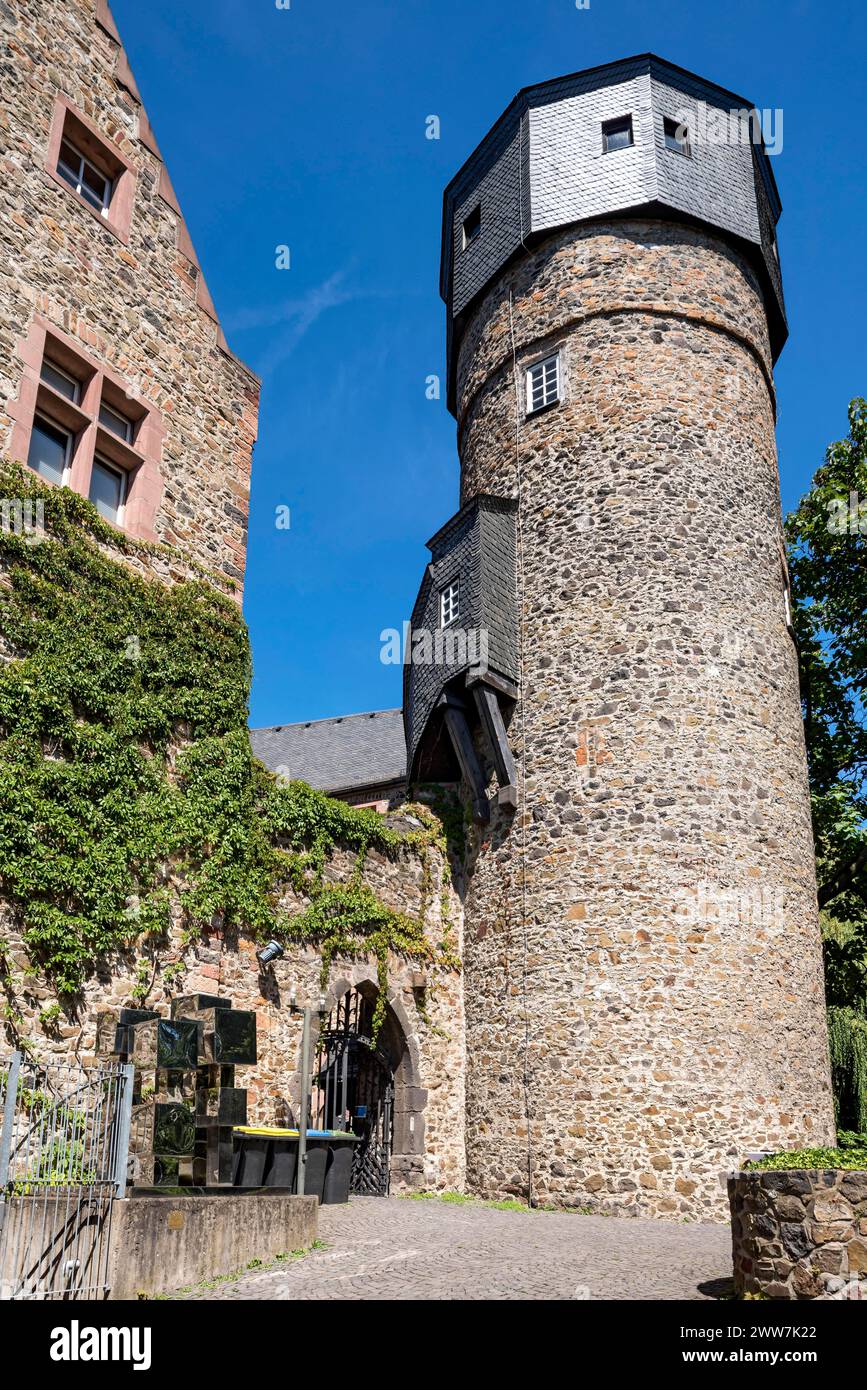 Heidenturm, Diebsturm, vecchio castello neorinascimentale, antico castello medievale con fossati, Museo Oberhessisches, città vecchia, Giessen, Giessen Foto Stock