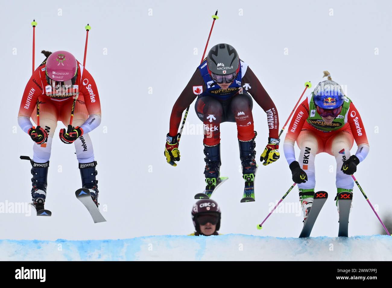 Saskja lack (rosso), Svizzera, Bretagna Phelan (verde), Canada e Fanny Smith, (verde) la Svizzera nella semifinale femminile di Heat 2 durante le gare di sci di fondo della Coppa del mondo FIS a Idre Fjäll, Svezia Marsch 22, 2024. Foto: Anders Wiklund / TT / codice 10040 Foto Stock
