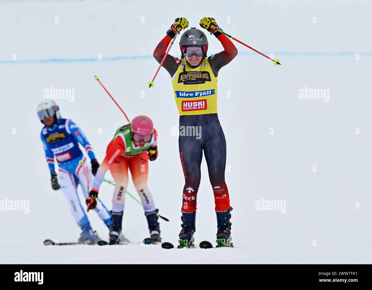 Brittany Phelan (gialla), Canada, vince la grande finale femminile durante le gare di sci di fondo della Coppa del mondo FIS a Idre Fjäll, Svezia Marsch 22, 2024. Foto: Anders Wiklund / TT / codice 10040 Foto Stock