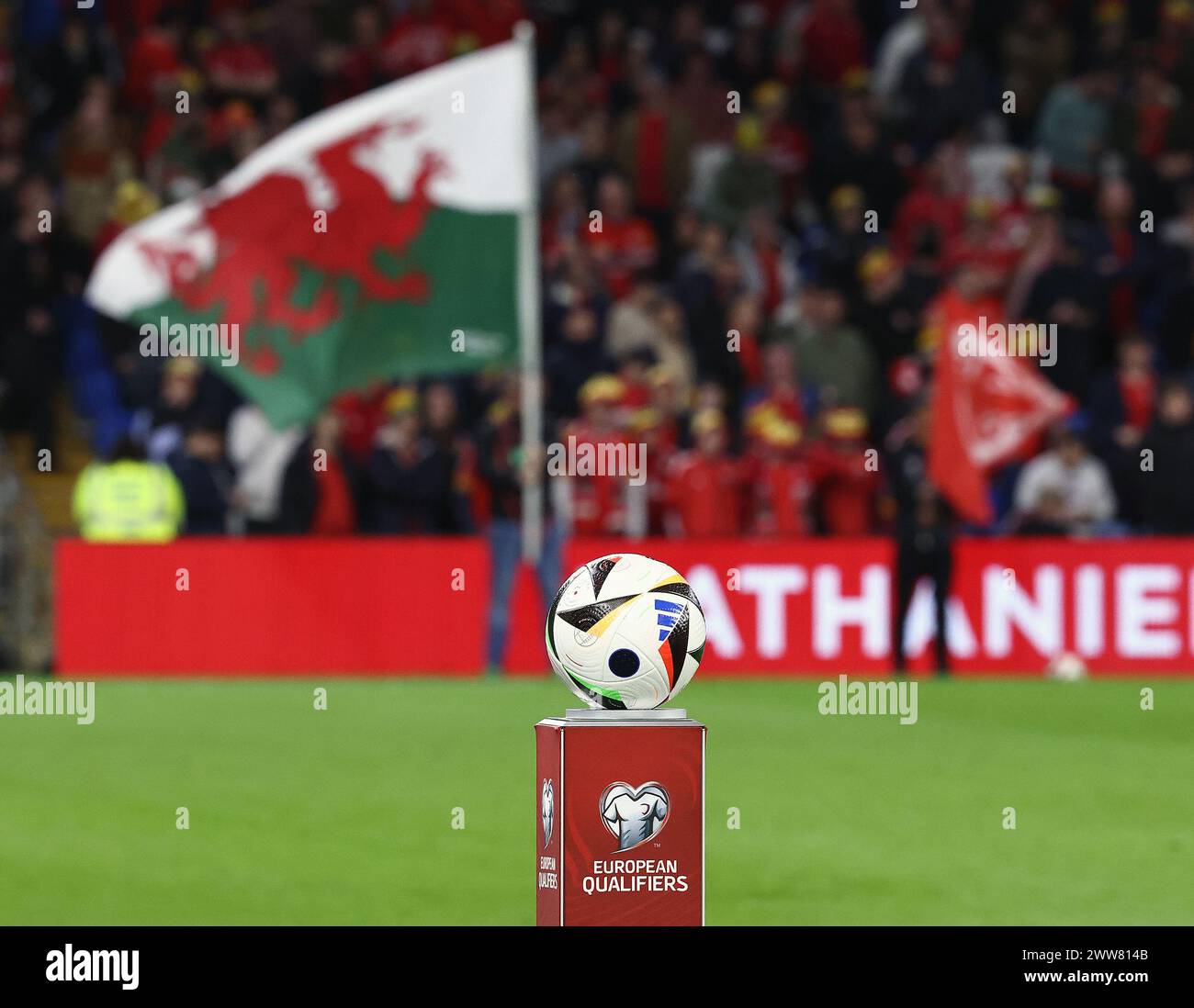 Cardiff, Regno Unito. 21 marzo 2024. Il pallone prima della partita di qualificazione al Campionato europeo UEFA al Cardiff City Stadium di Cardiff. Il credito per immagini dovrebbe essere: Simon Bellis/Sportimage Credit: Sportimage Ltd/Alamy Live News Foto Stock