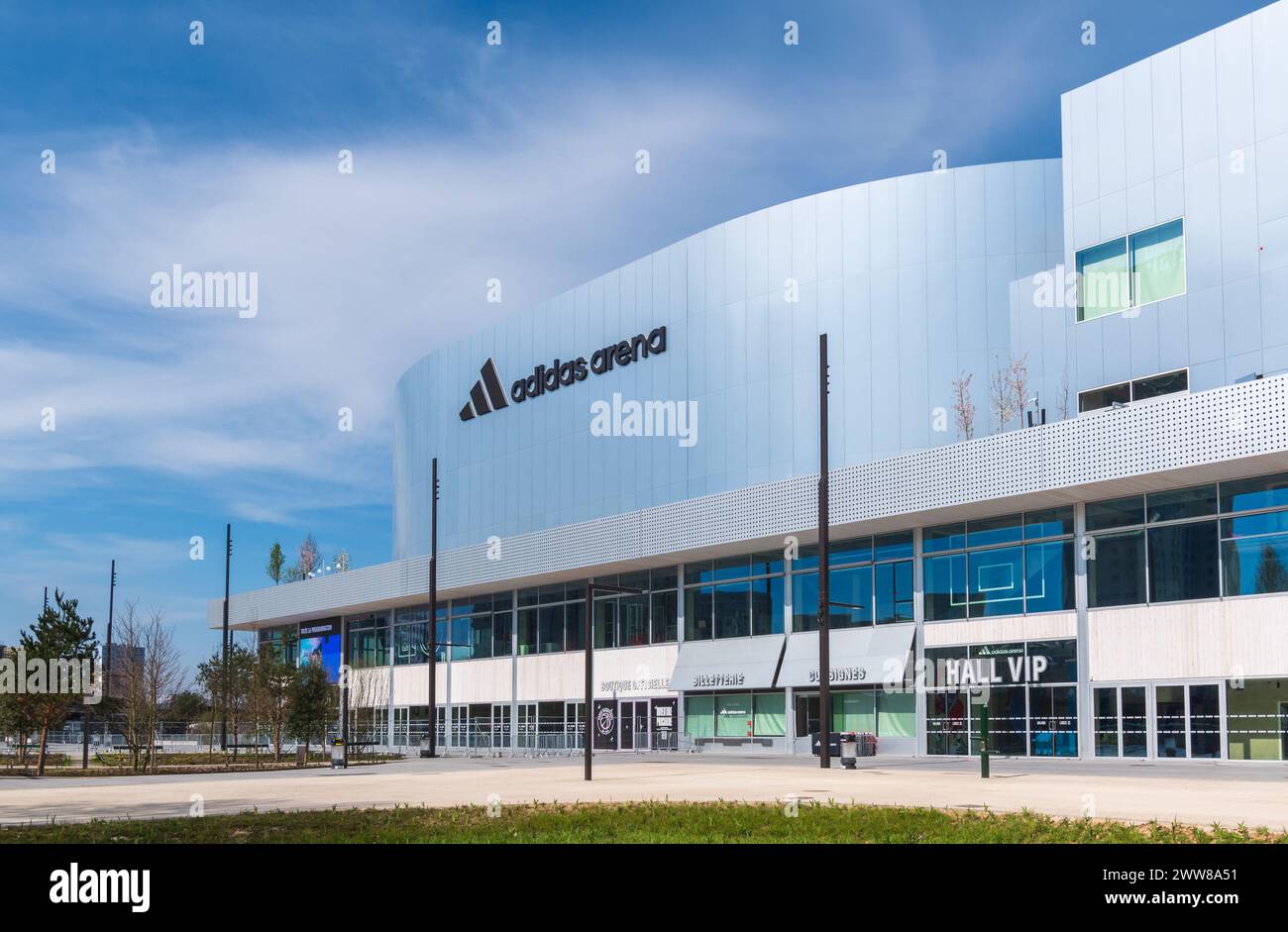 L'Adidas Arena, un palazzetto dello sport situato a porte de la Chapelle, che ospiterà diversi eventi olimpici e paraolimpici dei Giochi di Parigi del 2024, in Francia Foto Stock