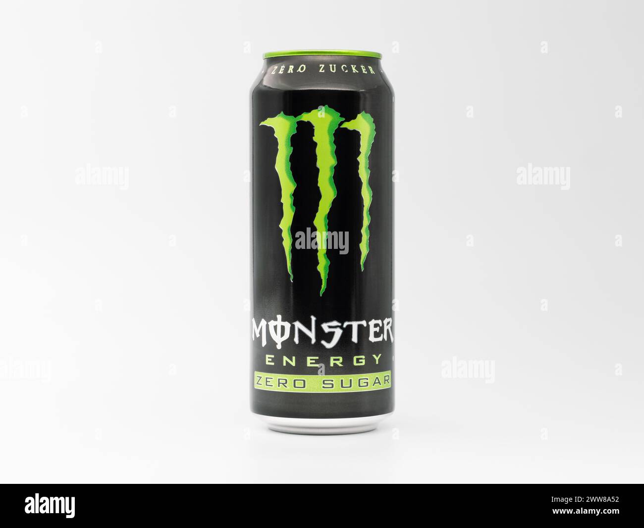 Monster Energy drink Zero Zucker (zero zuccheri). La bibita verde con il sapore originale è molto popolare. La versione senza zucchero è nuova in Europa. Foto Stock