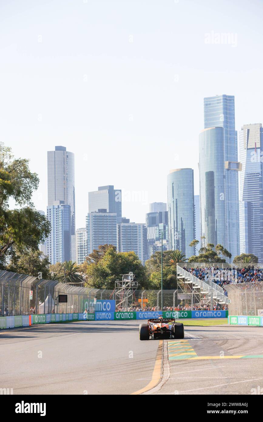 Melbourne, Australia. 22 marzo 2024. Oscar Piastri dell'Australia guida la McLaren MCL37 (81) durante le prove di prova davanti al Gran Premio di F1 dell'Australia sul circuito Albert Park Grand Prix. (Foto di George Hitchens/SOPA Images/Sipa USA) credito: SIPA USA/Alamy Live News Foto Stock