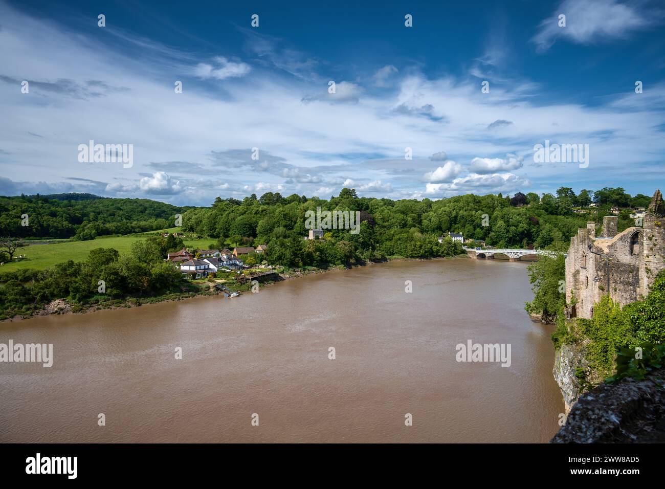 Vecchio ponte Chepstow sul fiume Wye, Galles, Regno Unito Foto Stock