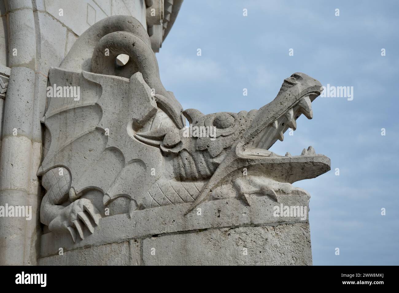 Dettaglio di drago di pietra a Halászbástya Étterem al Bastione dei pescatori. Foto Stock