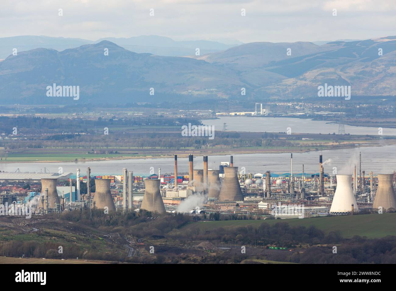 Raffineria di Grangemouth di proprietà di Ineos on the Firth of Forth Foto Stock