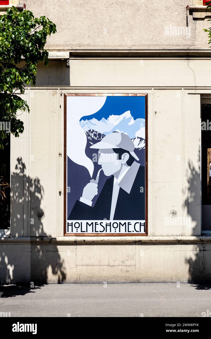 Sherlock Homes opera d'arte su una facciata di un edificio a Meiringen, Svizzera Foto Stock