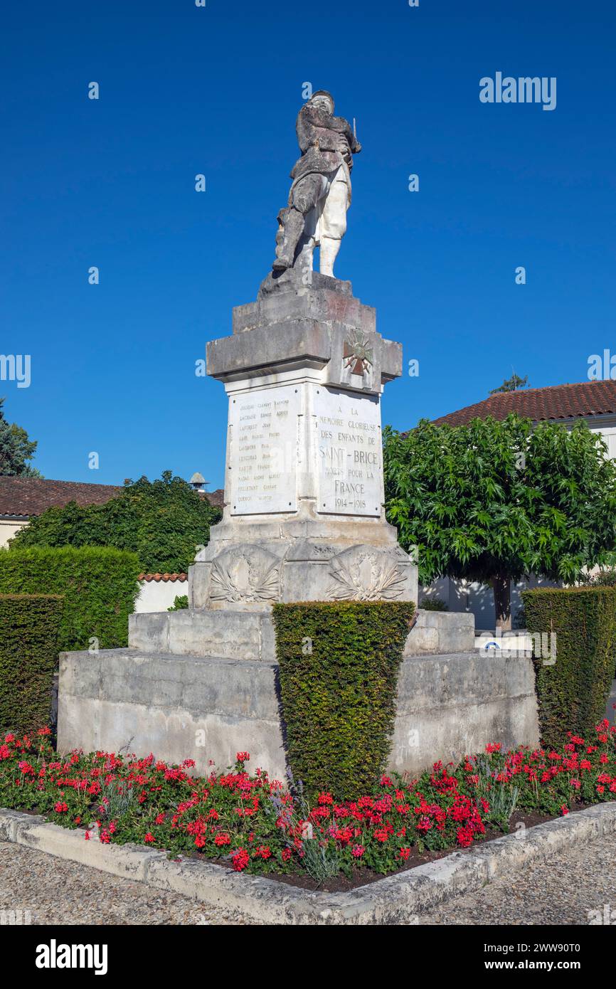 Francia, Nouvelle-Aquitaine, Saint-Brice, Memoriale per gli uomini che persero la vita nella prima guerra mondiale (1914-1918) Foto Stock