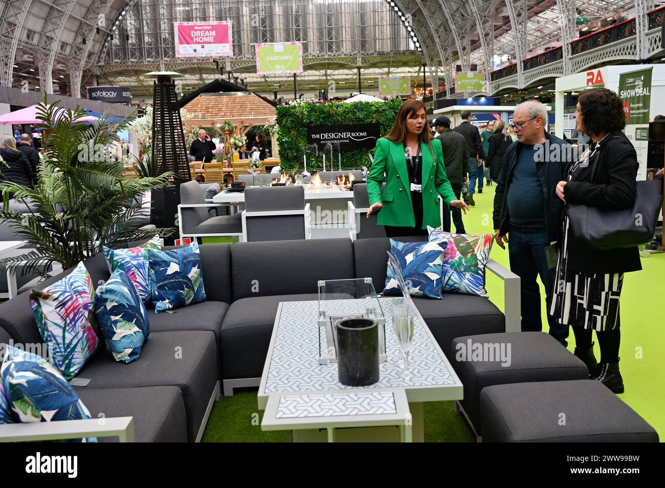 Londra, Regno Unito. 22 marzo 2024. Centinaia di bancarelle sono in mostra al The Ideal Home Show, il giorno di apertura della Pasqua primaverile ad Olympia, Londra, Regno Unito. Credito: Vedi li/Picture Capital/Alamy Live News Foto Stock