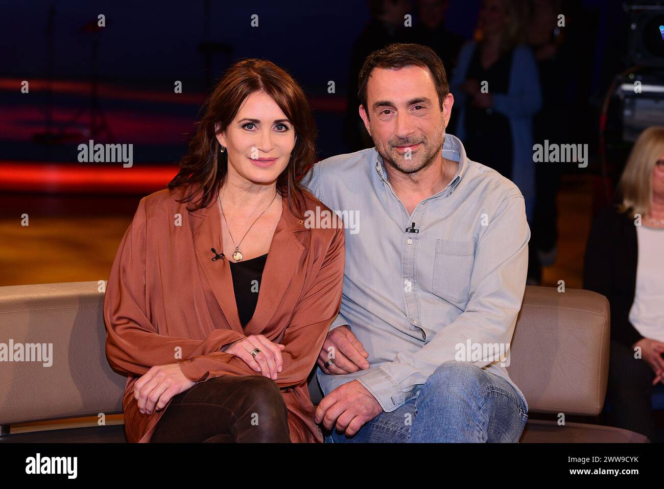 Anja Kling und ihr Ehemann Oliver Haas bei der NDR Talk Show AM 22.03.2024 ad Amburgo Foto Stock