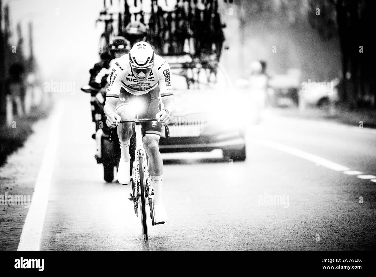 Harelbeke, Belgio. 22 marzo 2024. L'olandese Mathieu van der Poel di Alpecin-Deceuninck, raffigurato in azione durante la gara ciclistica di un giorno "E3 Saxo Bank Classic", a 207 km da e per Harelbeke, venerdì 22 marzo 2024. BELGA PHOTO JASPER JACOBS credito: Belga News Agency/Alamy Live News Foto Stock