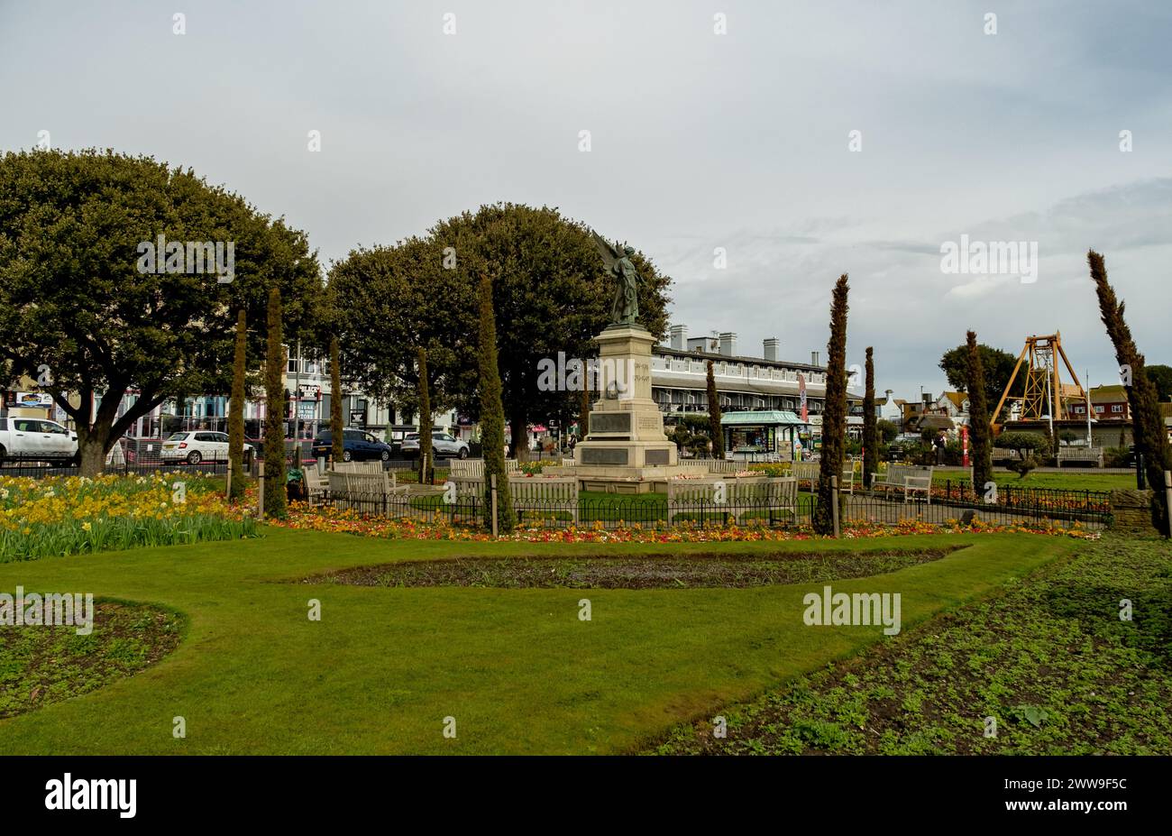 Clacton-on-Sea, Essex, Regno Unito – marzo 2024. L'ornato memoriale di guerra nei giardini sulla scogliera di Clacton-on-Sea Foto Stock