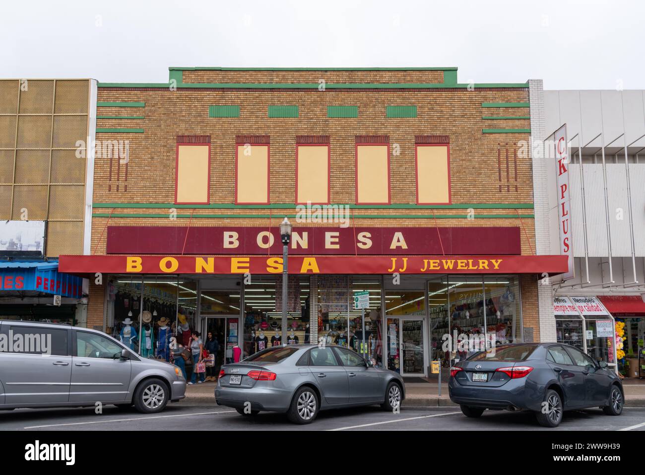 Bonesa, un buon negozio in Main Street, McAllen, Hidalgo County, Texas, USA. Foto Stock