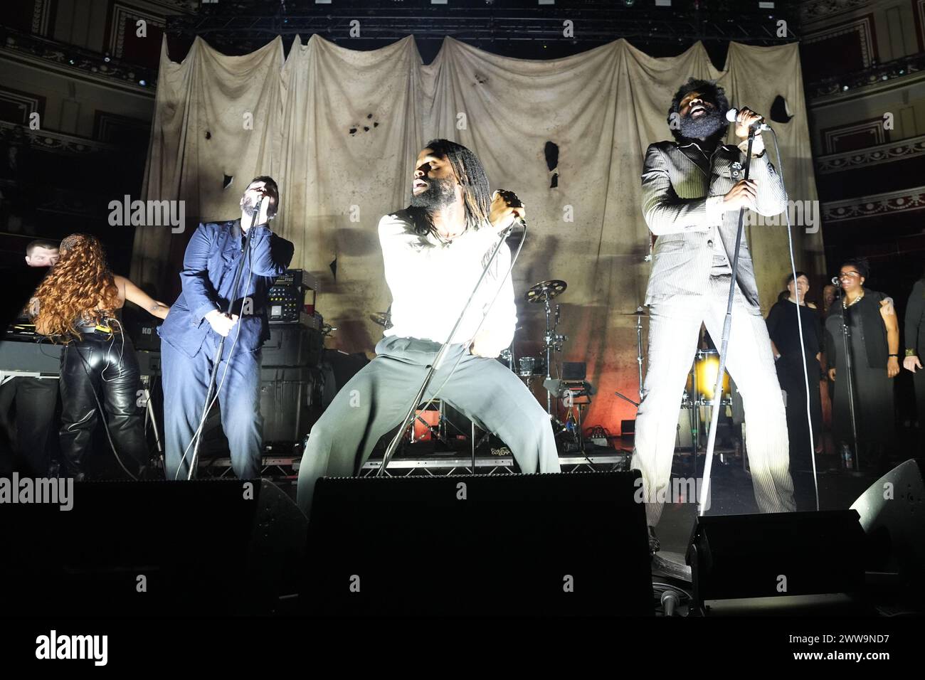 Young Fathers sul palco durante lo spettacolo Teenage Cancer Trust alla Royal Albert Hall di Londra. Data foto: Venerdì 22 marzo 2024. Foto Stock