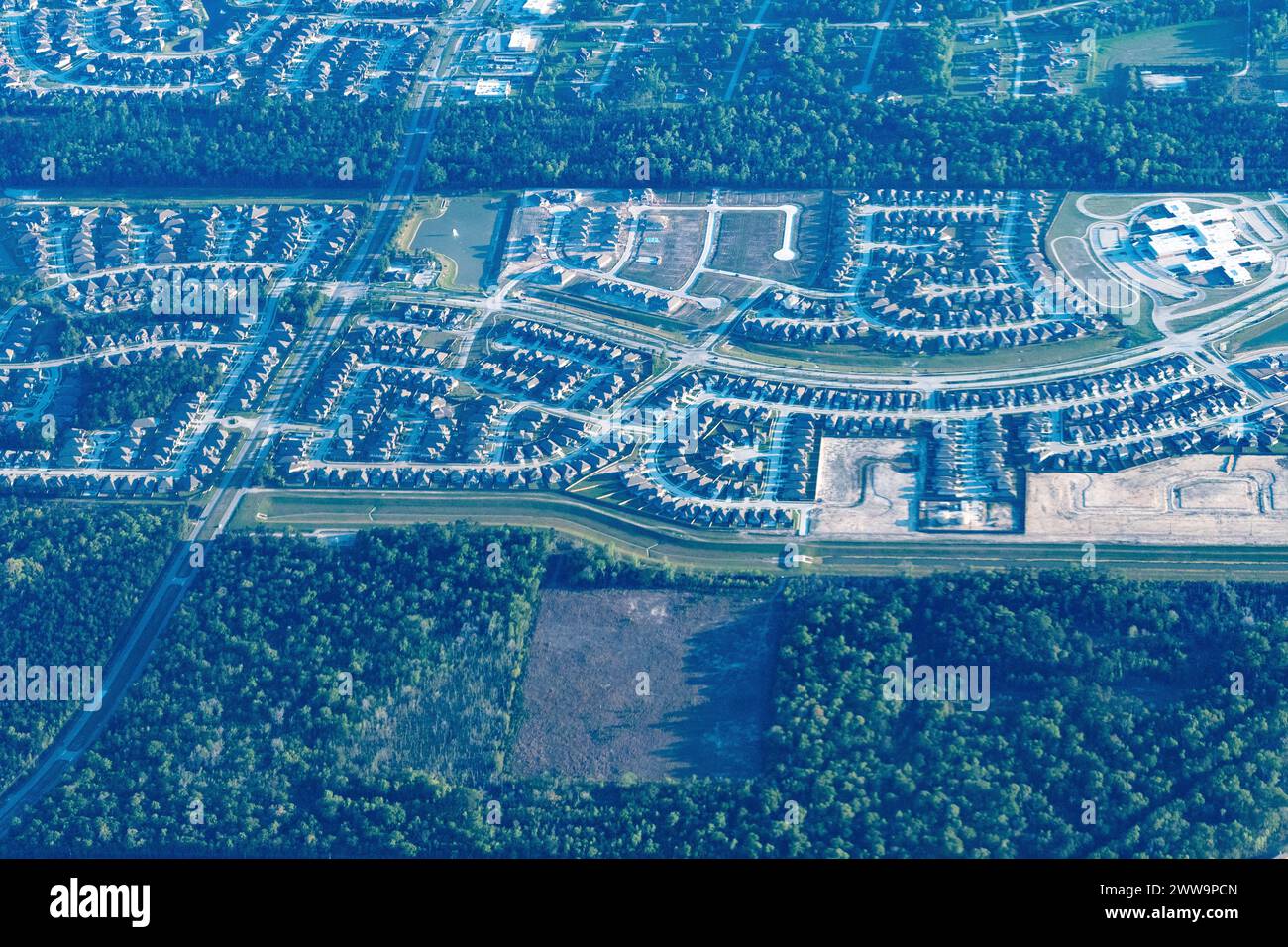 Vista aerea dei sobborghi di Houston vicino al lago Houston Foto Stock