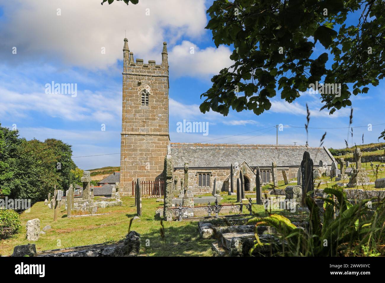 St Levan la chiesa di St Levan è una chiesa parrocchiale della chiesa di Inghilterra si trova in St Levan, Cornwall, England, Regno Unito Foto Stock