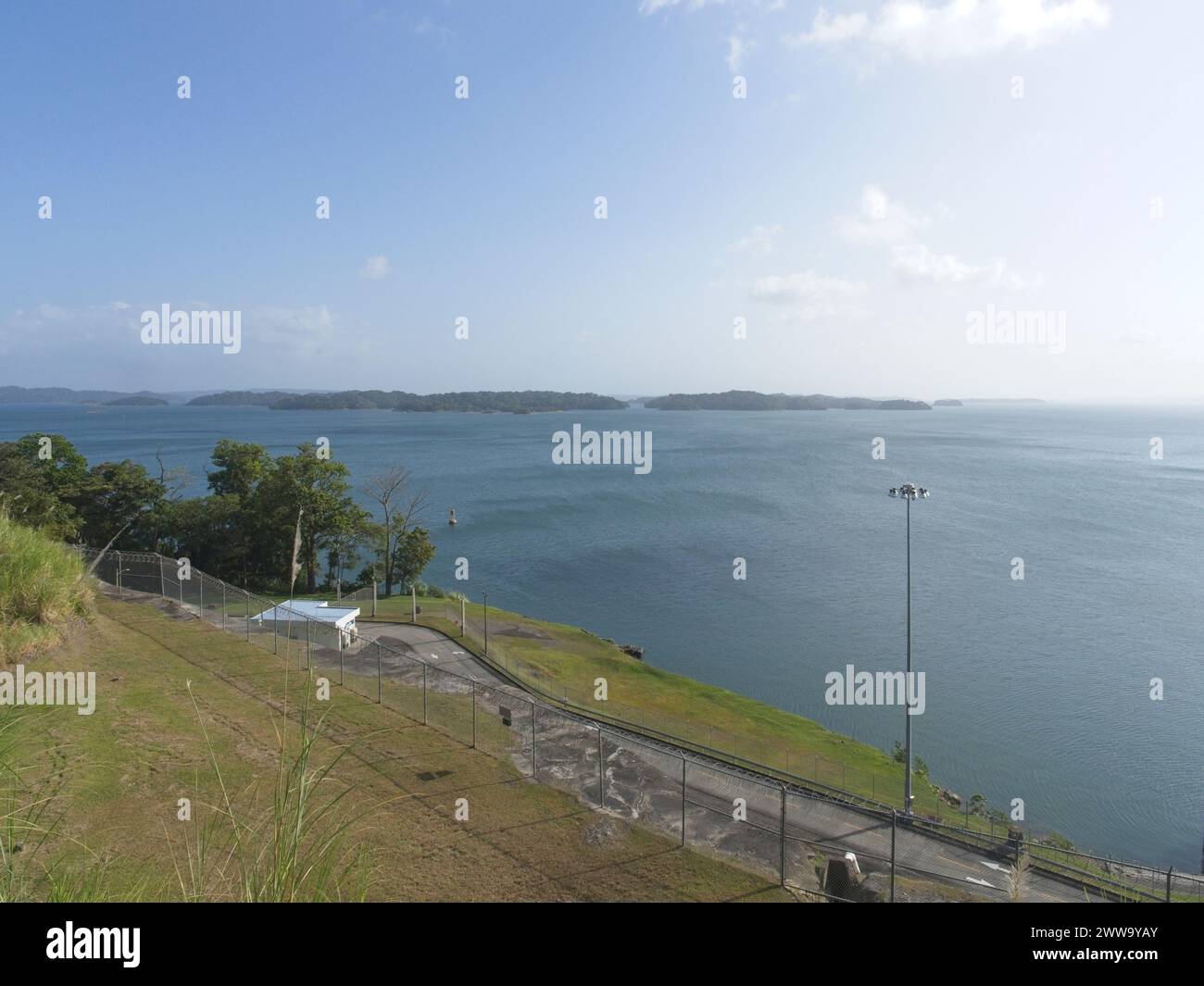 Torre di controllo Agua Clara e vista sul ponte Foto Stock