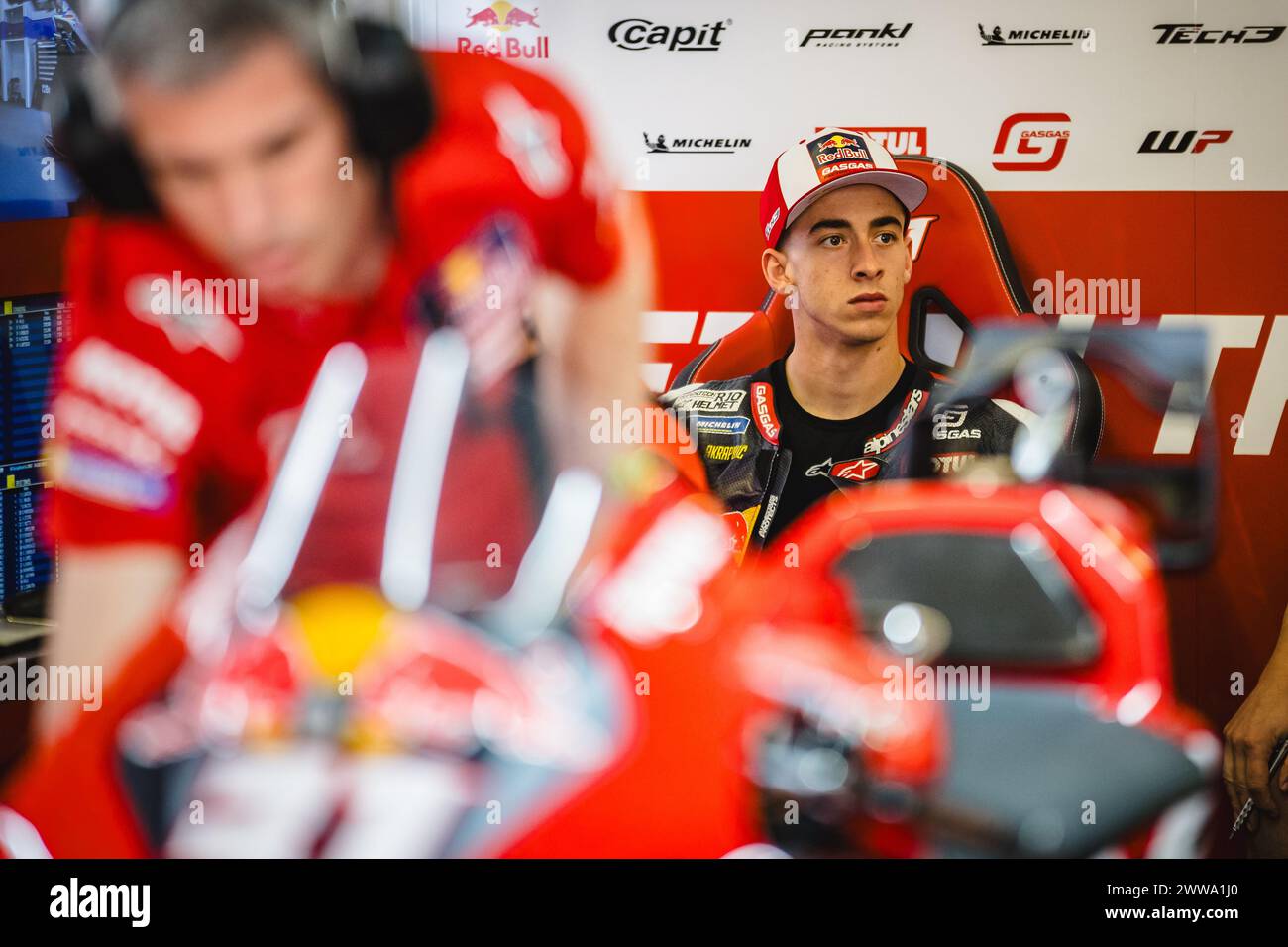 Portimao, Portogallo. 22 marzo 2024. Pedro Acosta spagnolo del team Red Bull GASGAS Tech3 visto prima dell'inizio delle prove libere numero due della gara di Tissot Grand Prix disputata sul circuito Internazionale di Algarve. Credito: SOPA Images Limited/Alamy Live News Foto Stock