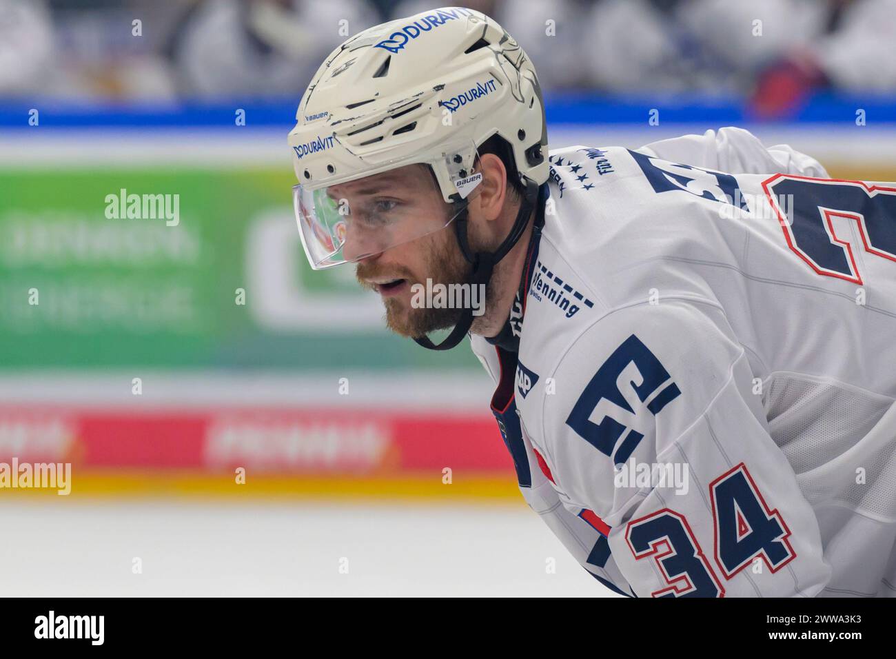 Tom Kuehnhackl (Adler Mannheim, 34), Freisteller, playoff, Viertelfinale Spiel 3, Eisbaeren Berlin vs Adler Mannheim, DEL, Eishockey, Uber Arena, Foto Stock