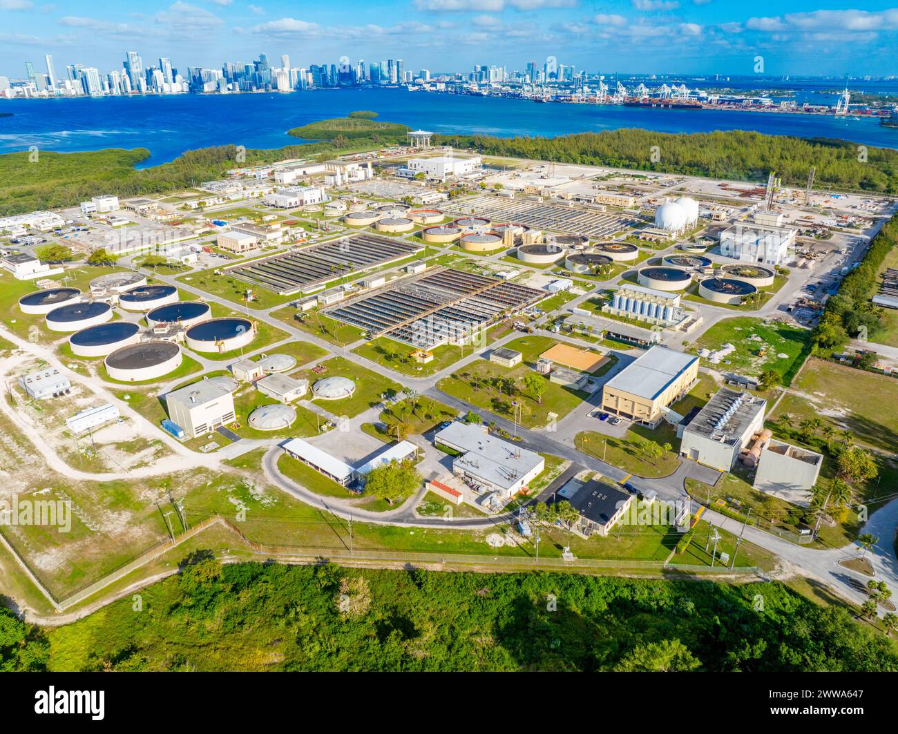 2024 foto di un drone aereo Miami Virginia Key impianto di trattamento dell'acqua Foto Stock