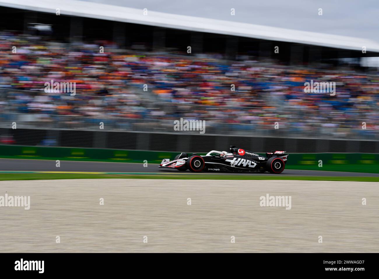 MELBOURNE, AUSTRALIA. 23 marzo 2024. 20 Kevin Magnussen (DNK) MoneyGram Haas F1 Team durante la sessione di prove libere 3 del FIA Formula 1 Rolex Australian Grand Prix 2024 3° round dal 22 al 24 marzo presso l'Albert Park Street Circuit di Melbourne, Australia. Crediti: Karl Phillipson/Alamy Live News Foto Stock